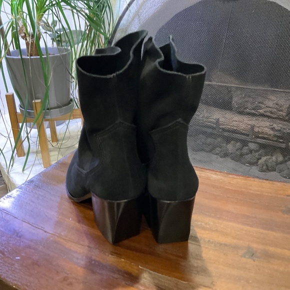 Schutz Tessie Black Suede Bootie size 7 - Picture 6 of 9